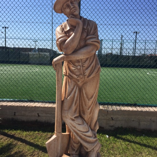 Statua CONTADINO CON VANGA